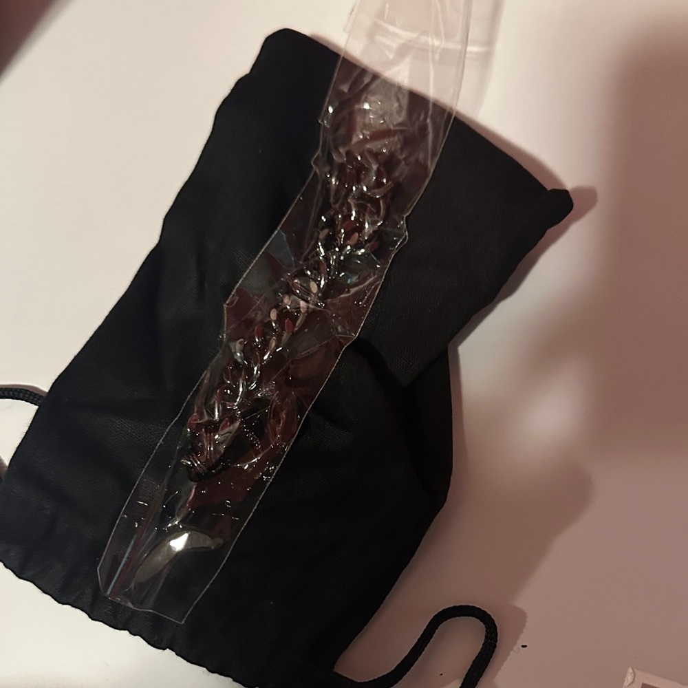 Bandolier phone chain small